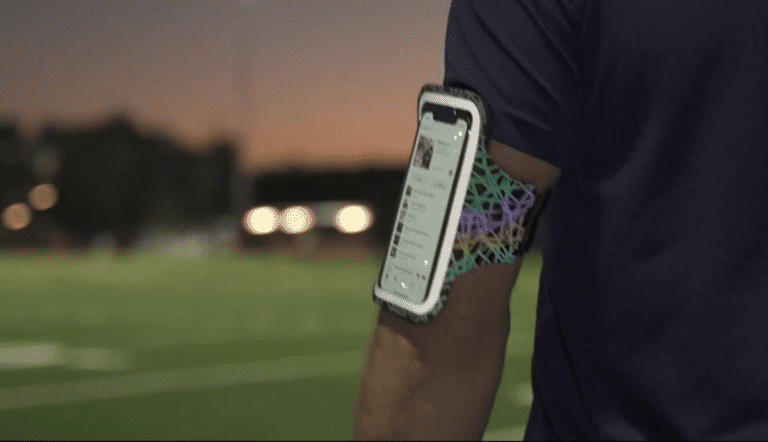 The Best Phone Armband for Running [6 Ranked And Reviewed]